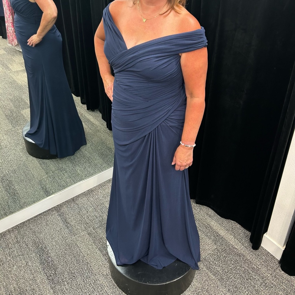 Beautiful LaFemme navy  blue floor length mother of the bride/ groom dress